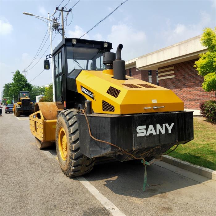 壓路機出租案例